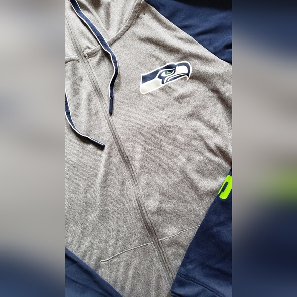 Seahawks zip down lightweight fitted hooded jacket for women - Picture 2 of 3